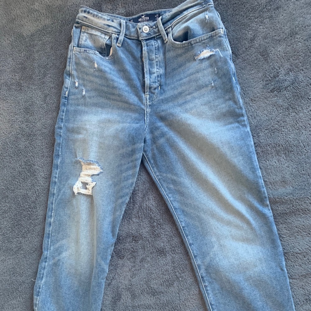Charli D'Amelio jeans